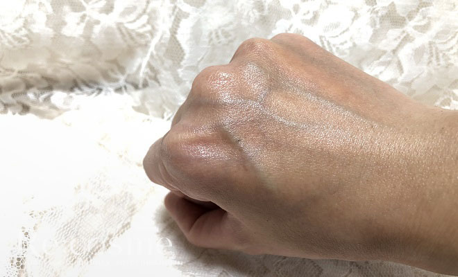 シンプルバランスのうるおいジェルを馴染ませたときの様子