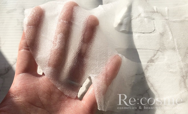 オルフェスのパッククリスタルモイスチャーのシートを広げた写真