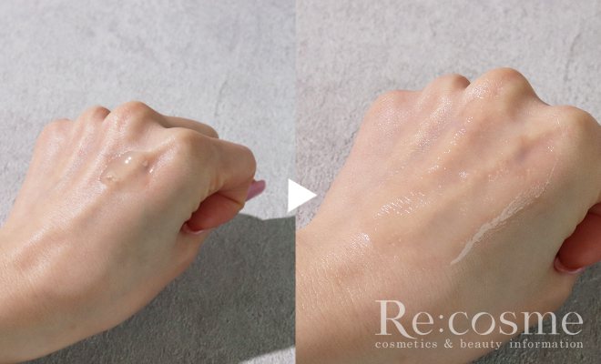 エクイタンスモイストパワーエッセンスを手の甲にだした状態