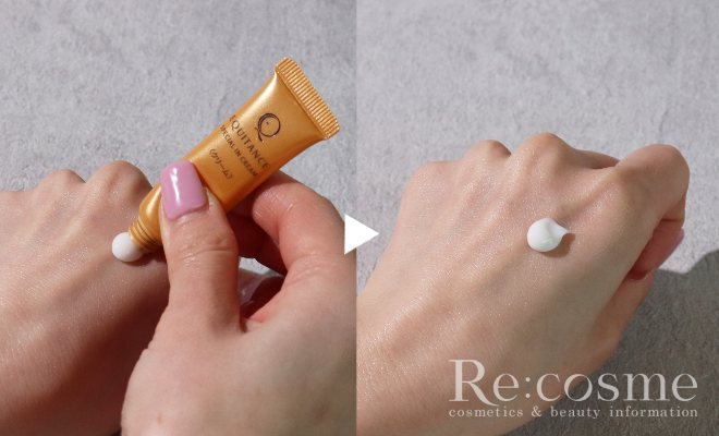 エクイタンスモイストスペシャルインクリームを手の甲にだした状態